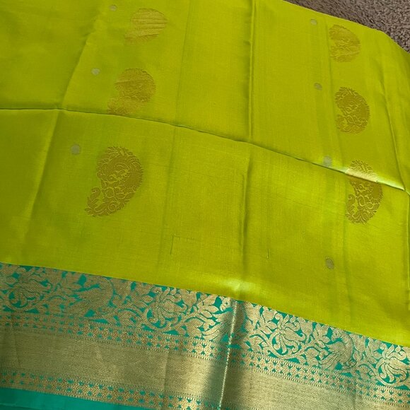 Kanchipuram Pure Silk Saree Green with Red Zari Border & Rich Pallu | Bl. Fabric - Picture 14 of 16